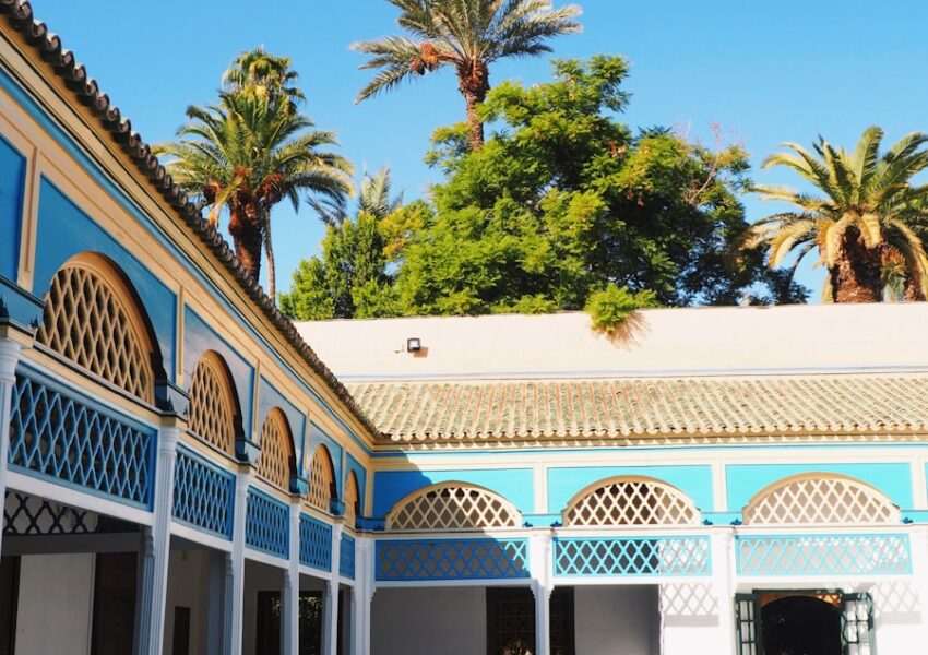 the courtyard of a building with palm trees in the background